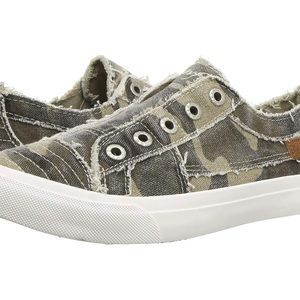 Blow Fish Pull on Sneaker